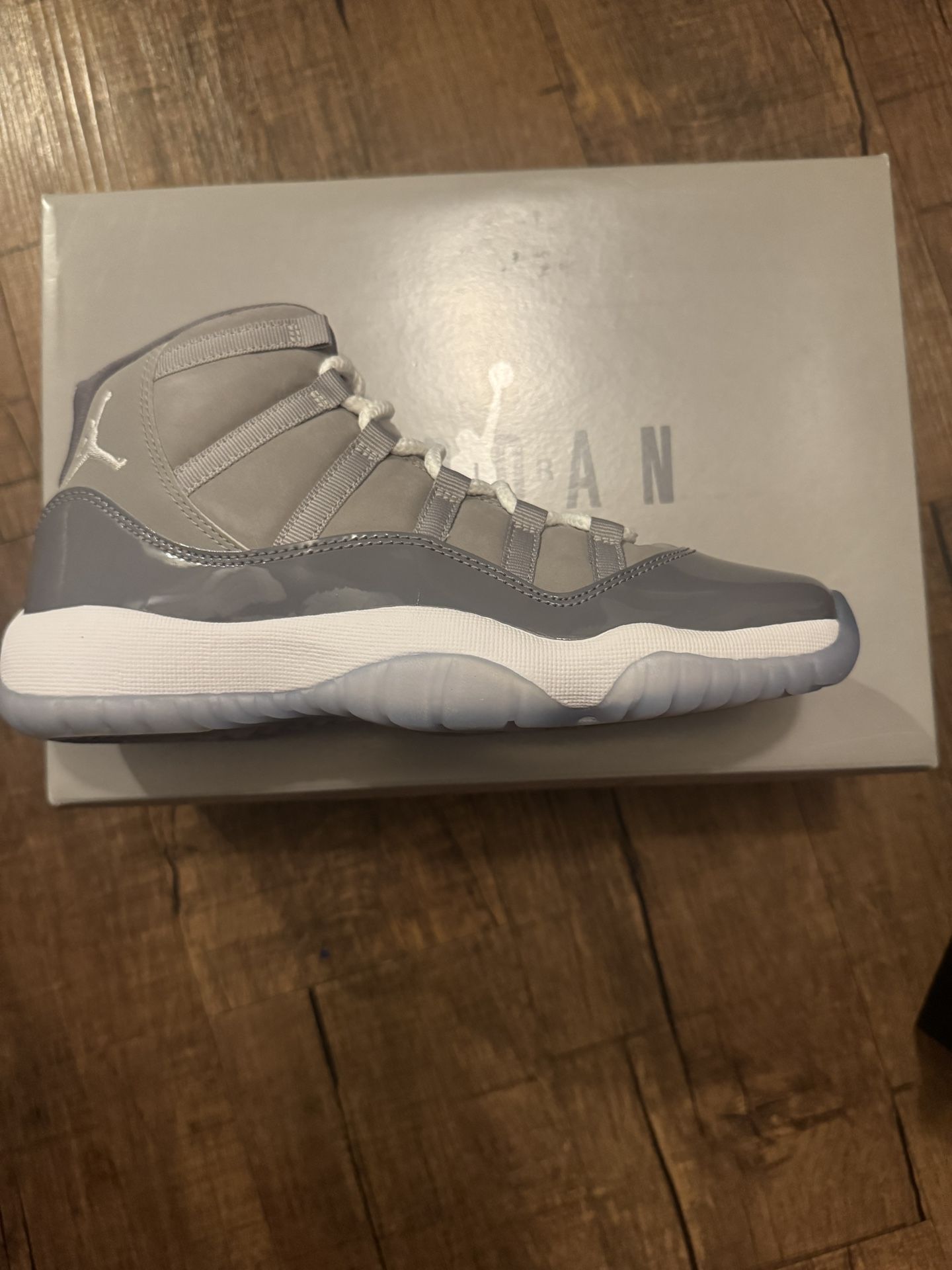 Jordan 11 - Cool Grey