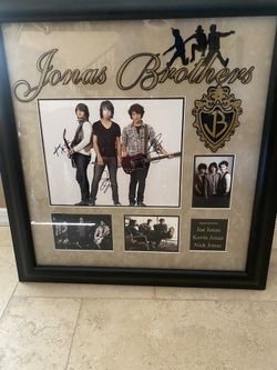 Jonas brothers Signed Piece 
