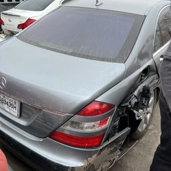 2007 Mercedes Benz S550 For Parts Only