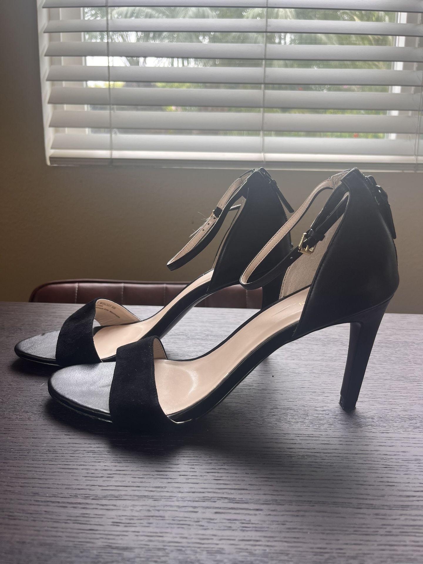 Like new COLE HAAN Strap Stilettos Heels Open Toe Leather Heels Classic & Sexy!  Women’s 9 B
