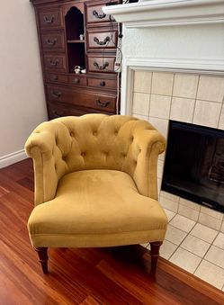 BRAND NEW VELVET CHAIR