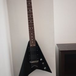 Jackson JS32 Randy Rhoades V 2000  - Gloss black With Ibanez  EMG Passive Pickups