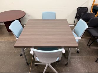 Conference Table / Meeting Table