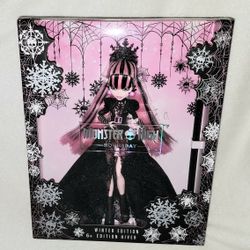 MATTEL MONSTER HIGH 2022 DRACULAURA HOIDAY DOLL NEW IN BOX 