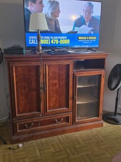 Entertainment center