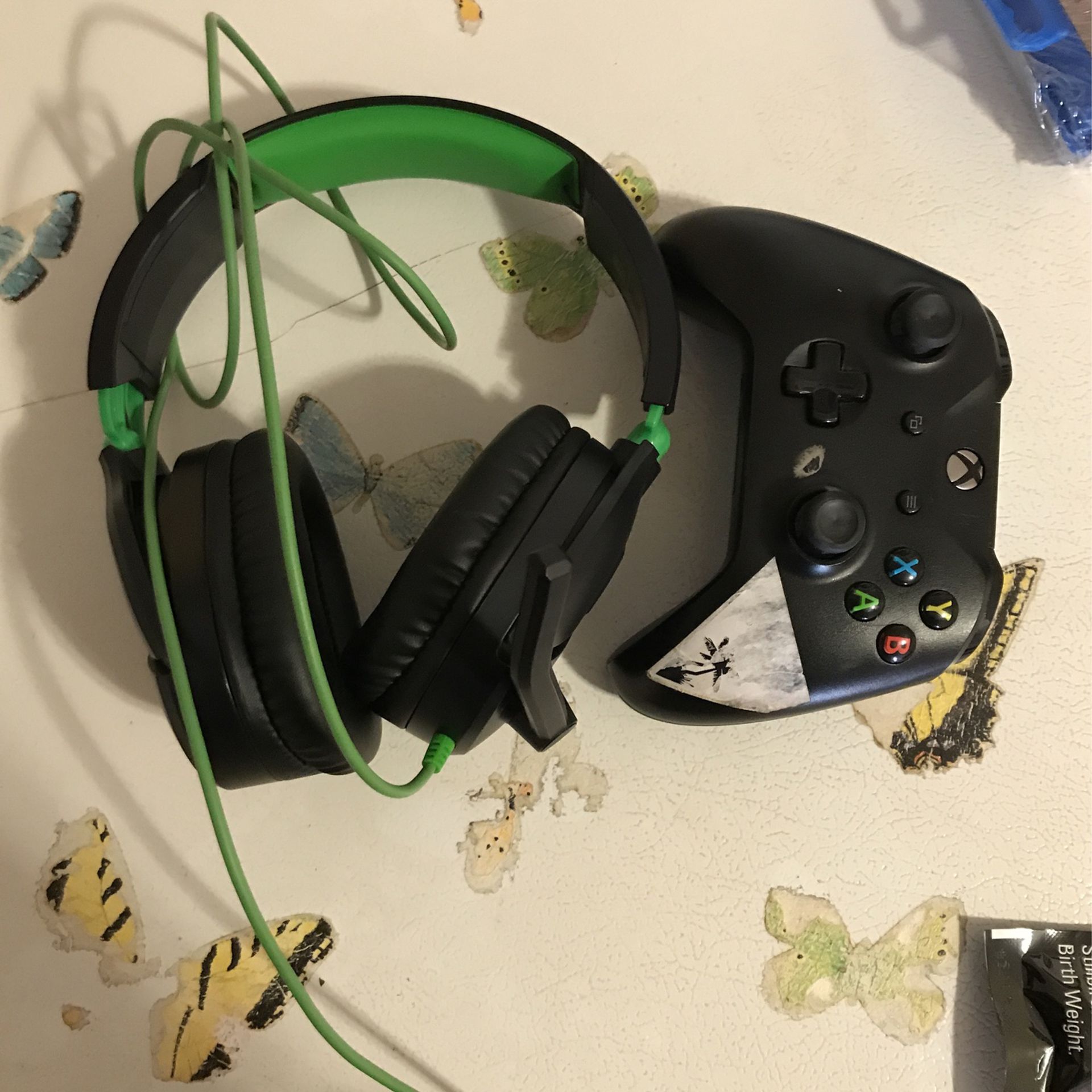Xbox One Controller / Turtle Beach Headset