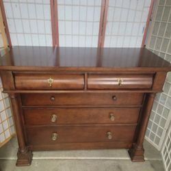 Beautifull Good Quality Solid Unique Dresser.