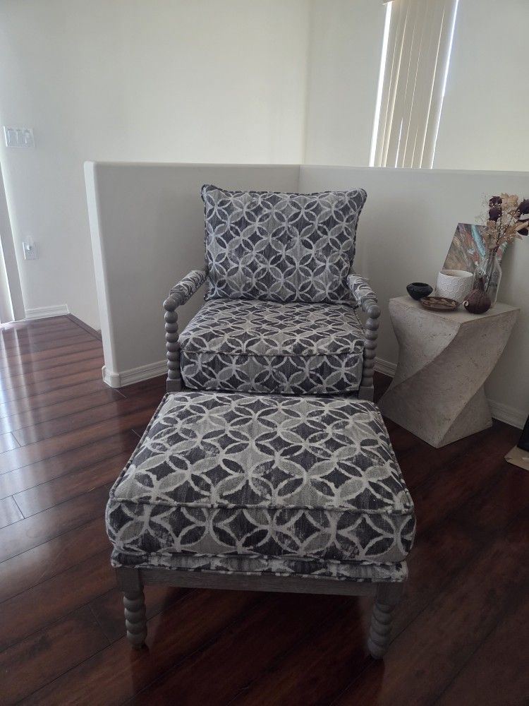 Chair With Ottoman