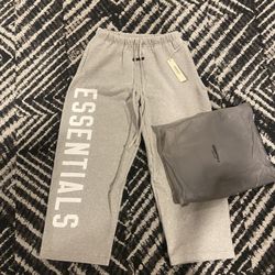 Essentials sweatpants | Size Large