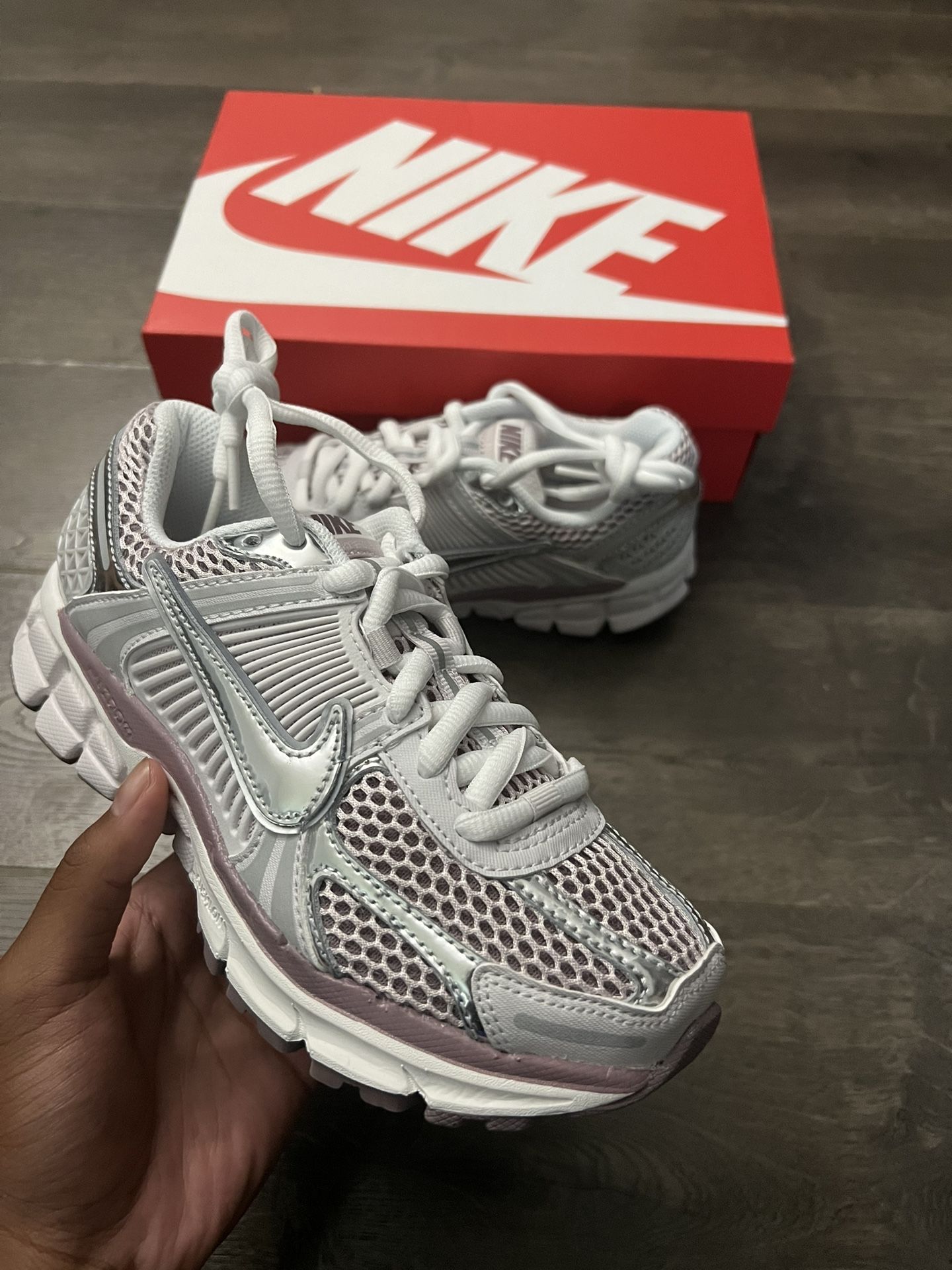 Women’s Metalic Purple Vomero 5