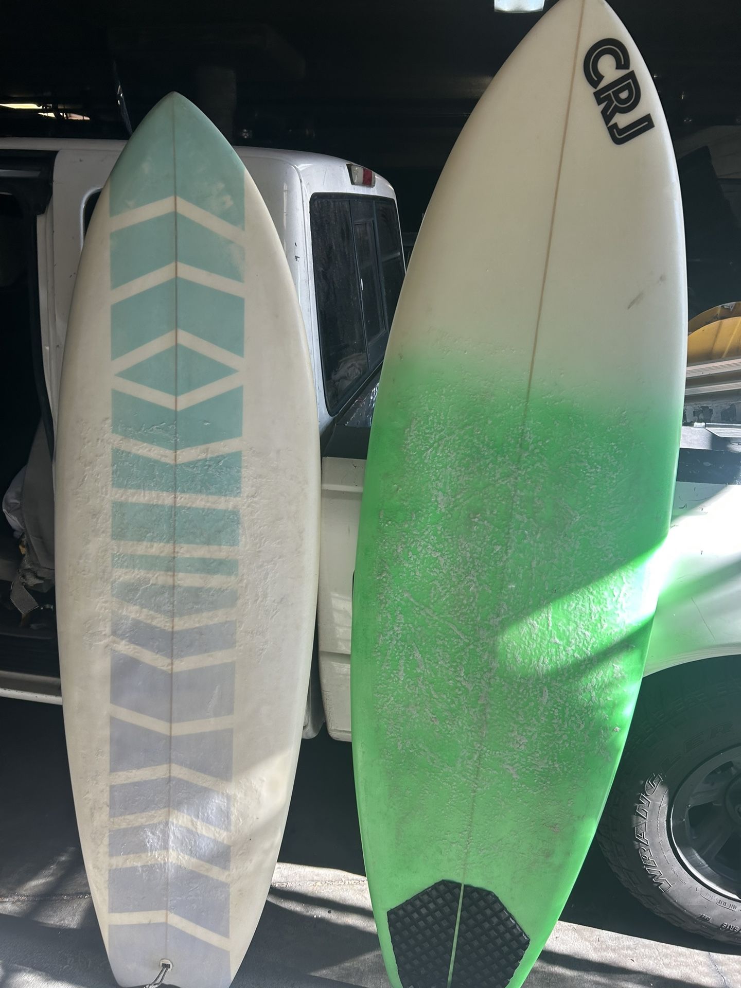 Surfboards with no fins
