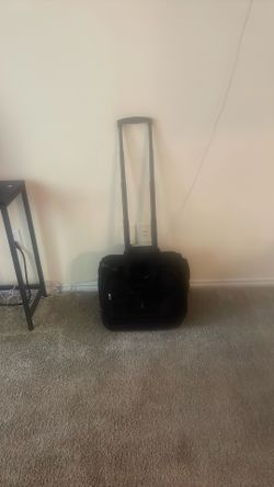 Traveling Bag With Handle And Wheels. Looks Good And In Good Condition