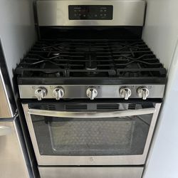 30 Inch wide GE gas Range Stove Oven (CONVECTION OVEN) (STEAM CLEAN)