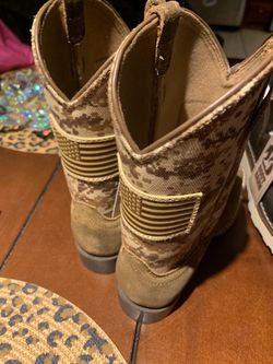 BOYS. ariat boots size 13 brand new