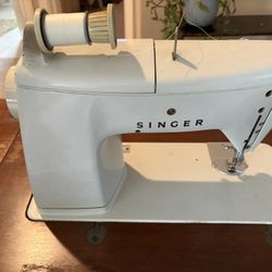 Singer 600 Sewing Machine 