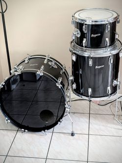 Vintage 1970s Rogers drum kit