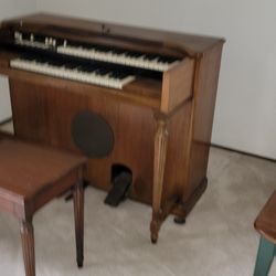 Hammond Organ With Bench