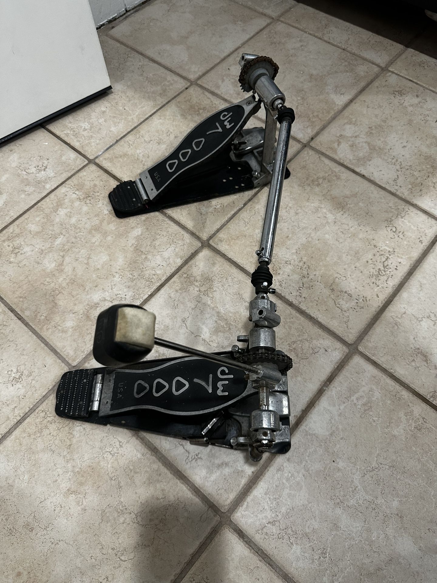 DW 7000 Double Chain Drive Double Bass Drum Kick Pedal