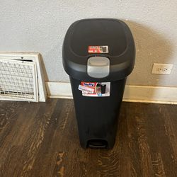 Hefty 12.3gal Slim Step Trash Can with Locking Lid Black