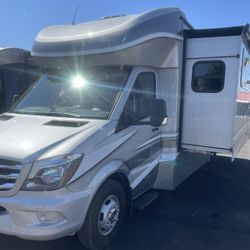 2020 Dynamax Isata 24FW Diesel Mercedes B Plus
