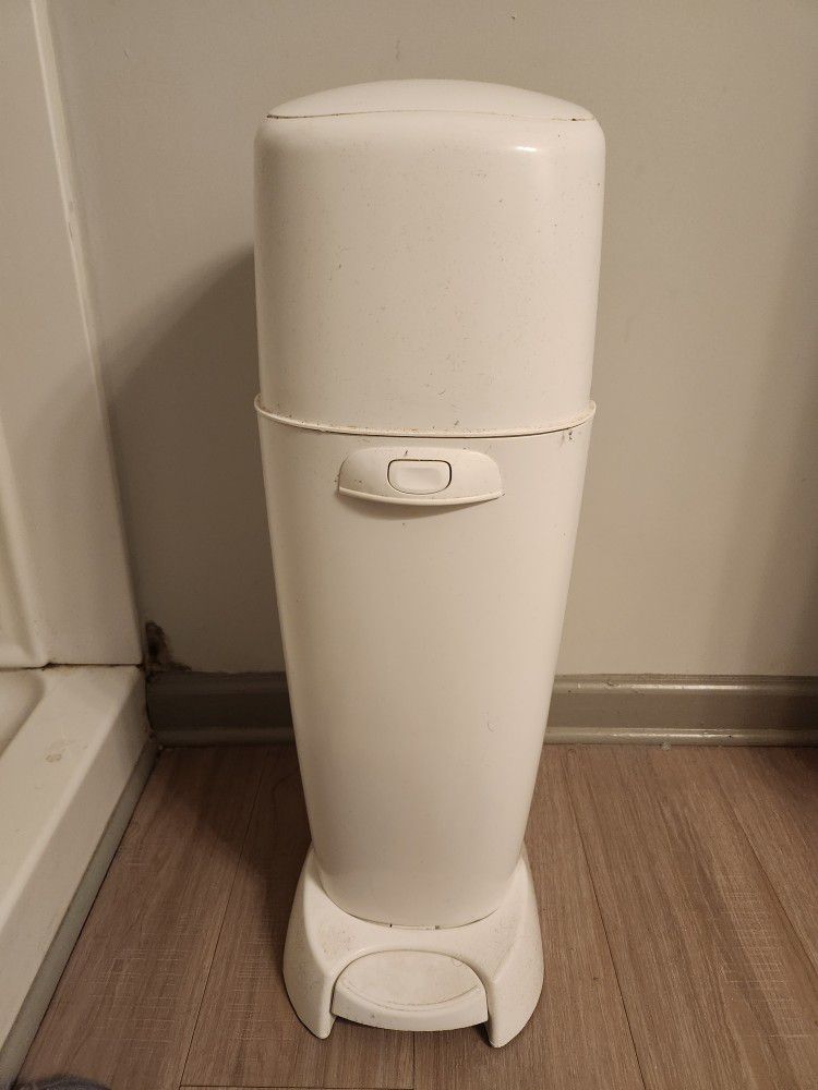 *FREE* Playtex Diaper Pail with 4 Refills *FREE*