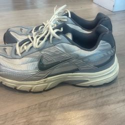 nike shoes size 10