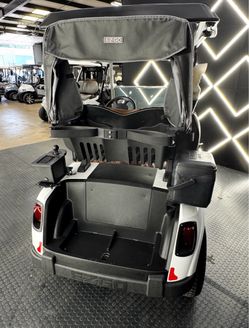 E-Z-GO Golf Cart