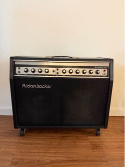 Vintage Rickenbacker Guitar Amp TR-75
