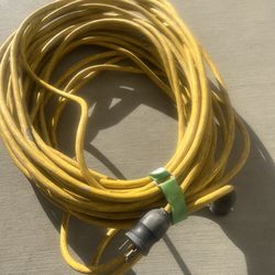 Cable grueso  de 100 pies