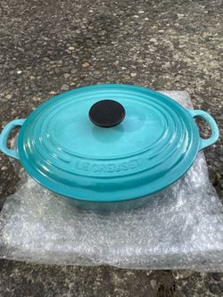 Le creuset oval Dutch oven