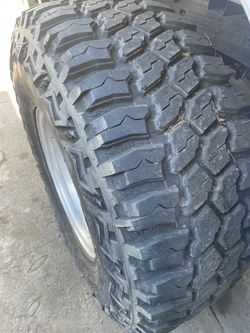 Tires almost new 33x12.50 R15