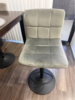 Bar stools (4)
