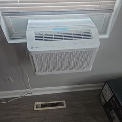 Ac Window Unit. 8300 Btu. Its The New Flex Depth Window Unit 
