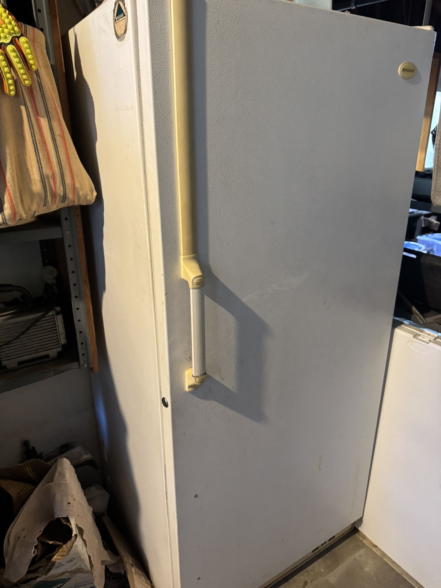 FRIGIDAIRE UPRIGHT FREEZER ( FFU20F9CW3 )