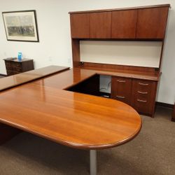 U-SHAPED EXECUTIVE OFFICE DESK ( DELIVERY AVAILABLE)