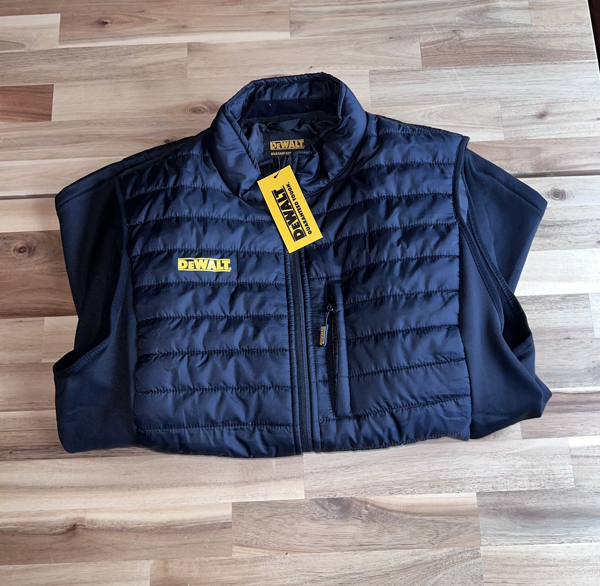 DEWALT Hybrid Men's Nylon/Polyester Insulated Vest XL