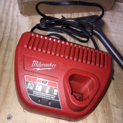 Milwaukee M12 Charger 
