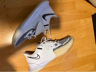 Nike Kyrie low 3’s