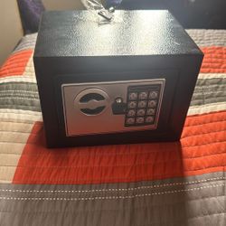 Mini Safe With Two Keys 