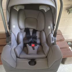 Nuna Travel System 