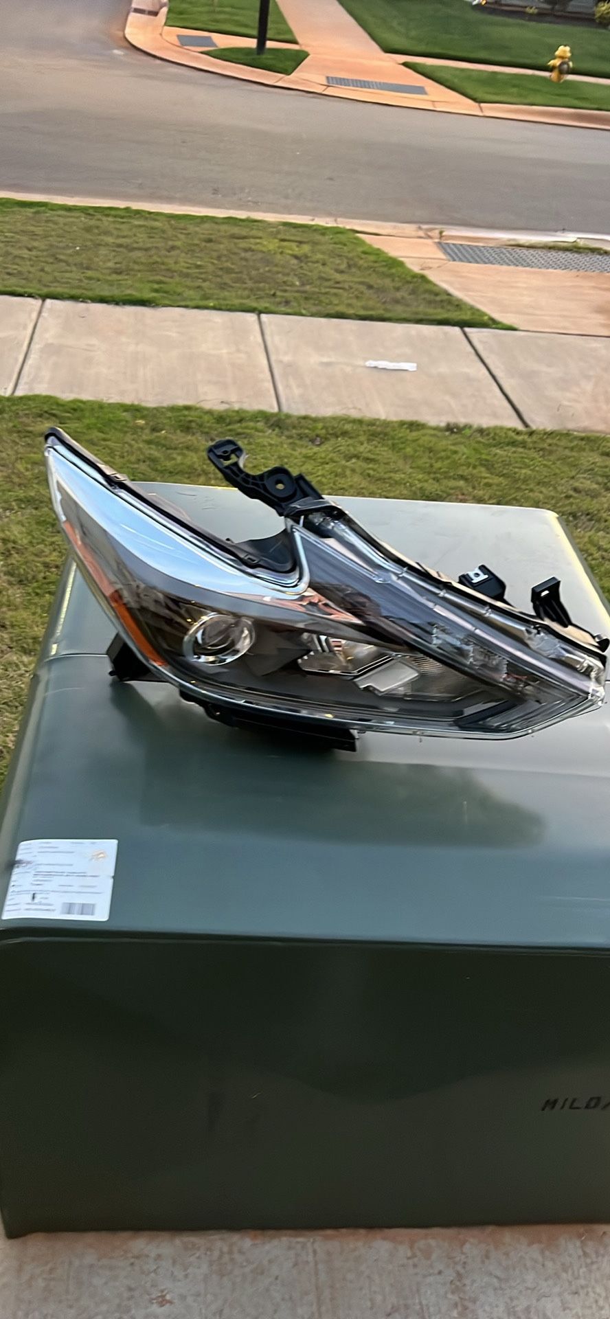 NISSAN ALTIMA HEADLIGHT HALOGEN RIGHT SMOKED TRIM Right side 2016 2017 2018