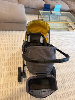 Evenflo pivot Xplore Plus brand new baby seat with adaptors