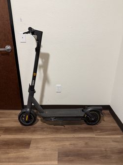 22 MPH Electric Scooter - Segway Ninebot Max G2