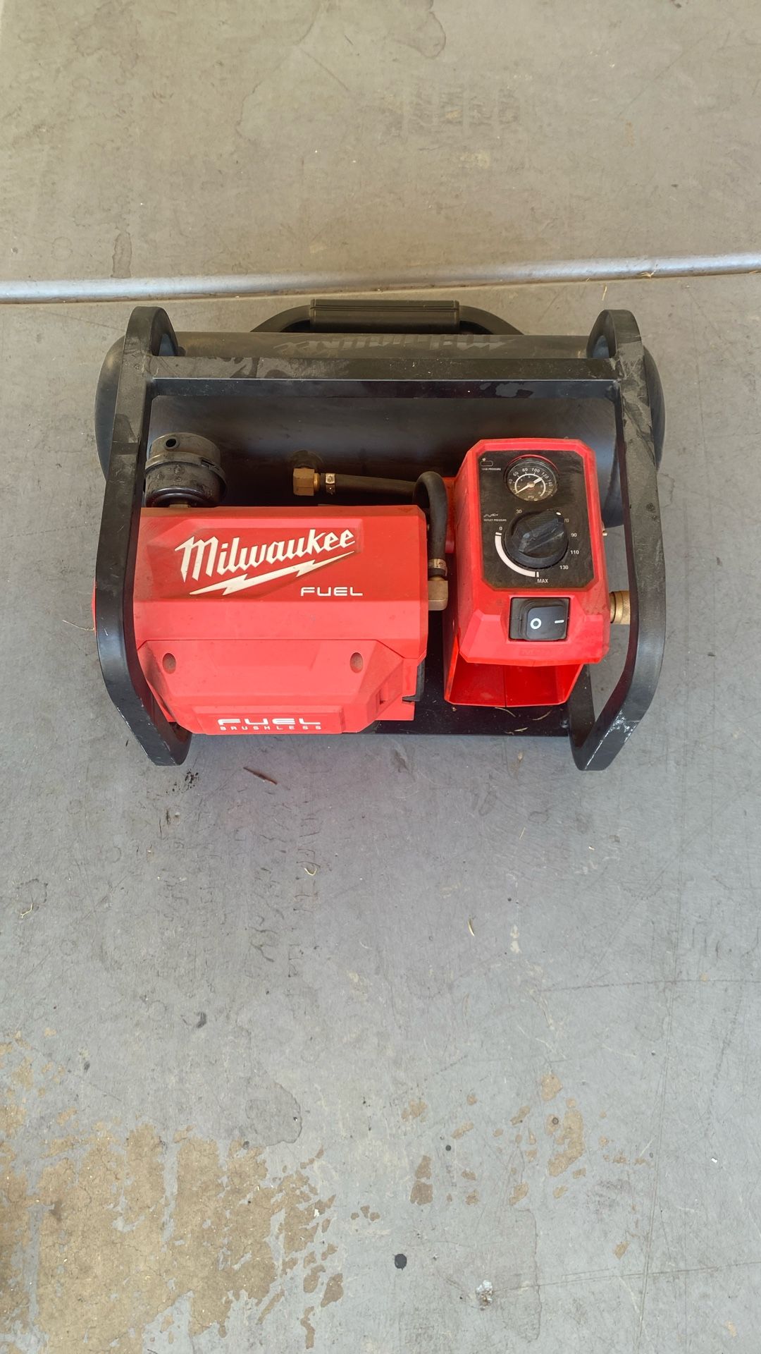 Milwaukee Battery A ir Compressor 