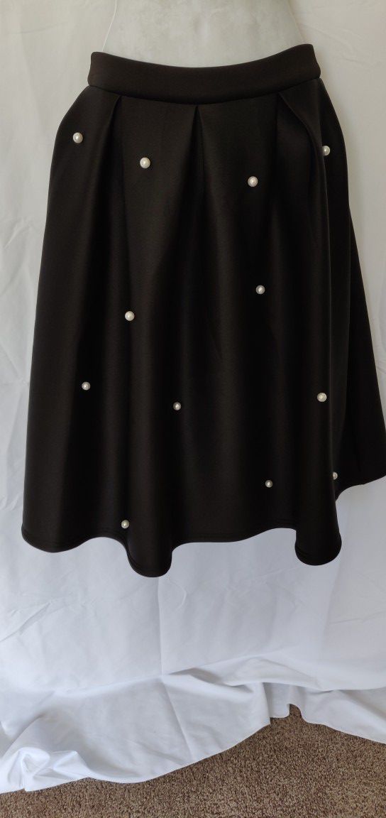 Skirt black with pearls