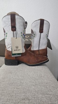New ARIAT Boots Size 8.5D