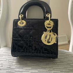 Black patent leather, small bag