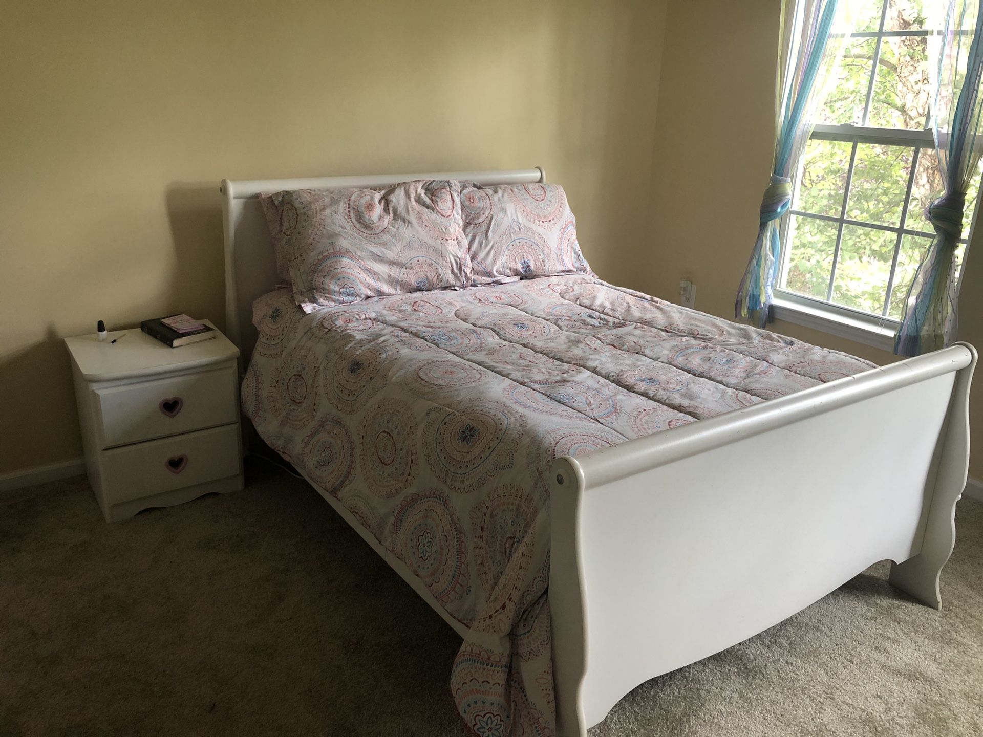 White Bedroom Set (Full Size)