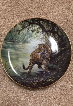 Leopard printed plate decor
