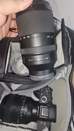 Sony FE 70-300mm f/4.5-5.6 G OSS Lens NEW